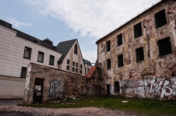 Edificio viejo abandonado — Foto de Stock