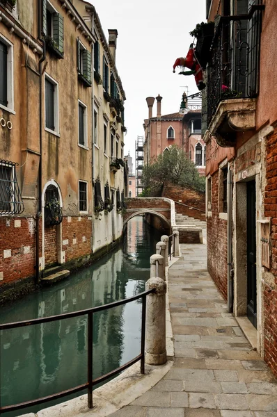 Canal y Casas Históricas en Venecia — Foto de Stock