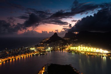 Güzel gece görünümü Rio de Janeiro