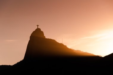 Arkasında Corcovado dağ güneş ışınları