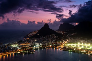Güzel gece görünümü Rio de Janeiro