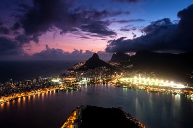 Güzel gece görünümü Rio de Janeiro