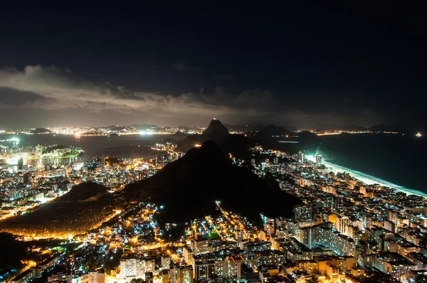 Bonita vista nocturna de Río de Janeiro — Foto de Stock