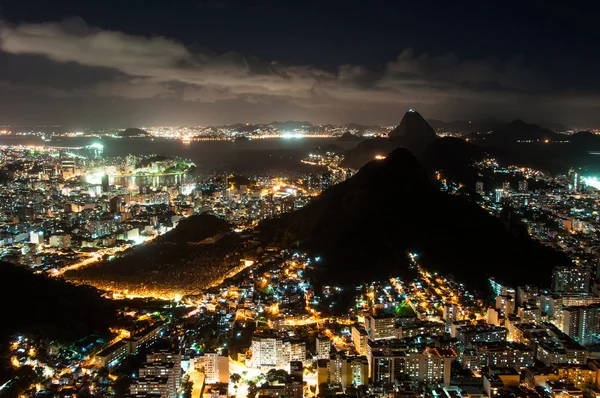 Bonita vista nocturna de Río de Janeiro — Foto de Stock