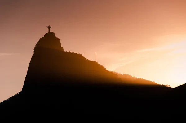 Sun rays behind the Corcovado mountain — Stock Photo, Image