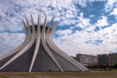 Oscar Niemeyer tarafından tasarlanan Brasila katedral
