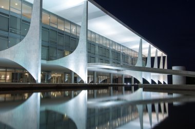 Planalto Sarayı gece