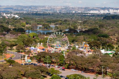 Dönme dolap ile Luna park