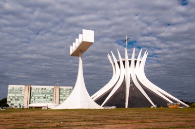 Oscar Niemeyer tarafından tasarlanan Brasila katedral