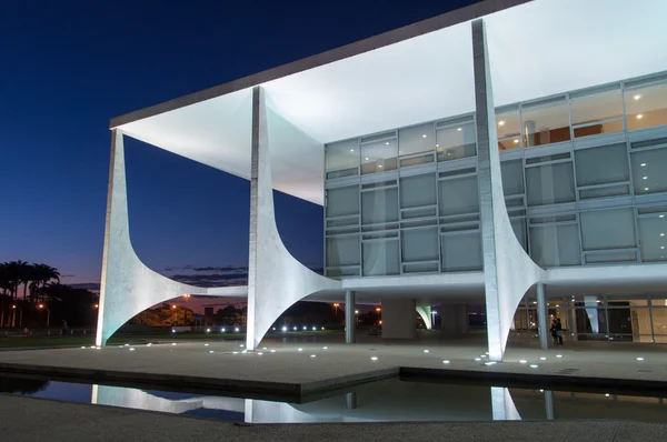 Palácio de Planalto à noite — Fotografia de Stock