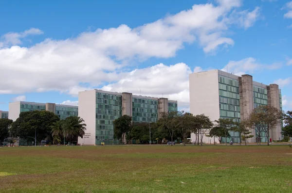브라질 정부 내각 건물의 행 — 스톡 사진