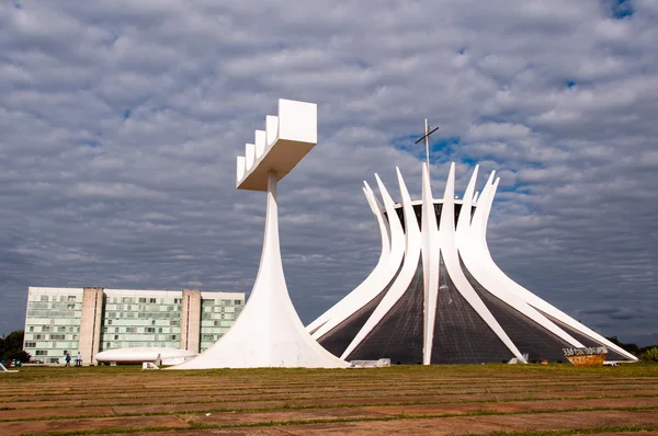 Oscar Niemeyer에 의해 설계 된 Brasila의 성당 — 스톡 사진