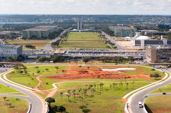 Hermoso parque cerca del Congreso Nacional Brasileño — Foto de Stock