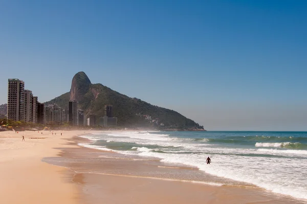 Praia de areia no Rio de Janeiro — Fotografia de Stock