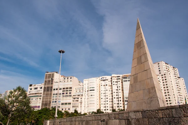 Piramide gevormd Monument in Rio de Janeiro — Stockfoto