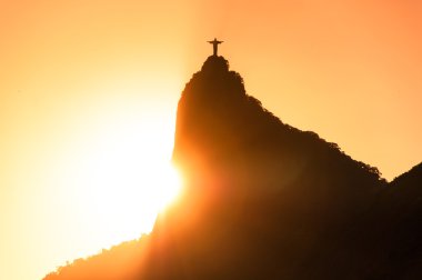 İsa'nın kurtarıcı heykel Corcovado Dağı'nda