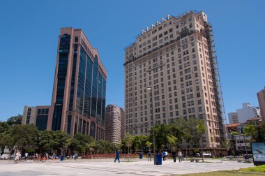 Yeni ve eski binalar