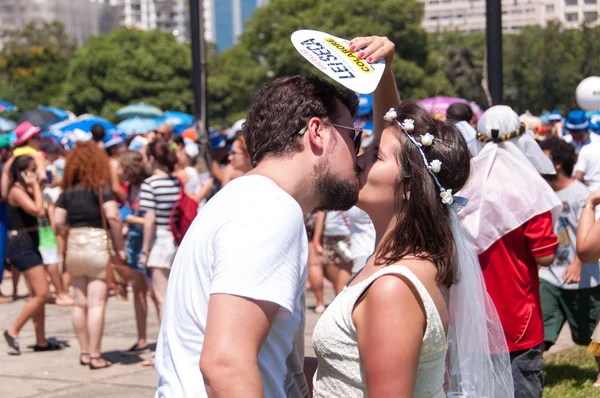 People at carnival street in Flamengo Park — стокове фото