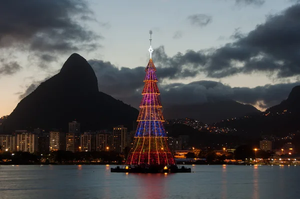 Colorido árbol de Navidad en Brasil — Foto de Stock