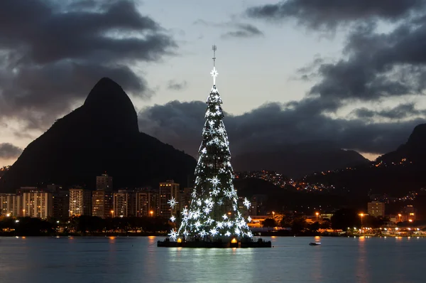 Colorido árbol de Navidad en Brasil — Foto de Stock