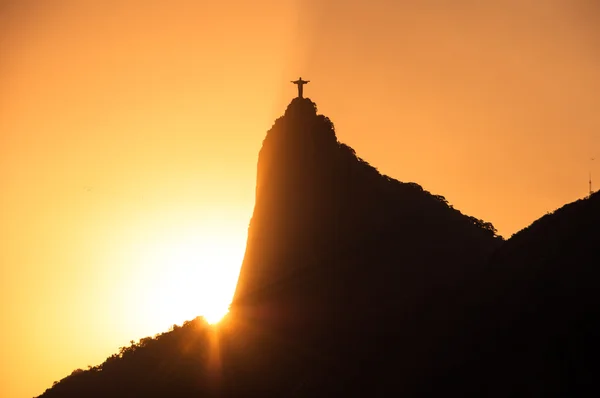 İsa'nın kurtarıcı heykel Corcovado Dağı'nda — Stok fotoğraf