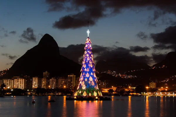 Colorido árbol de Navidad en Brasil — Foto de Stock