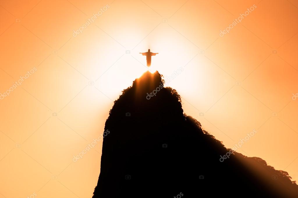 Estatua de Cristo Redentor en la montaña del Corcovado 2024