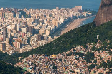Favela da Rocinha pitoresk havadan görünümü