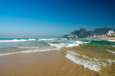 Ipanema Plajı şeffaf su ile