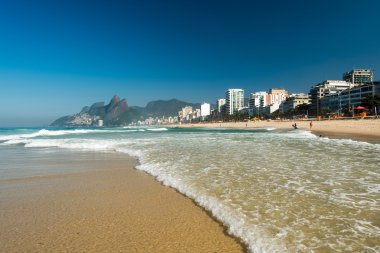 Ipanema Plajı şeffaf su ile