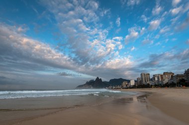 Ipanema Plajı bulutlu günde 