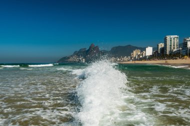 Ipanema Plajı şeffaf su ile