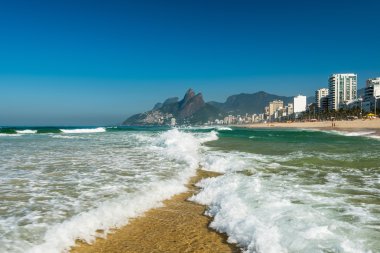 Ipanema Plajı şeffaf su ile