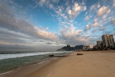 Ipanema Plajı bulutlu günde 