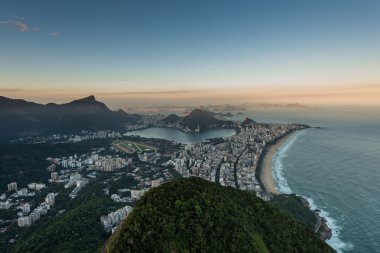 Ipanema ve Leblon Plajı havadan görünümü 