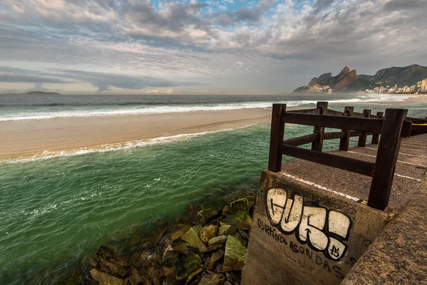 Muelle en la playa de Ipanema — Foto de Stock