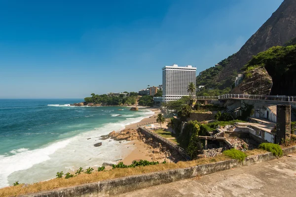 Kayalık Rio de Janeiro sahil — Stok fotoğraf