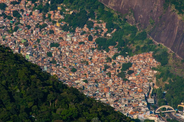 Favela da Rocinha pitoresk havadan görünümü — Stok fotoğraf
