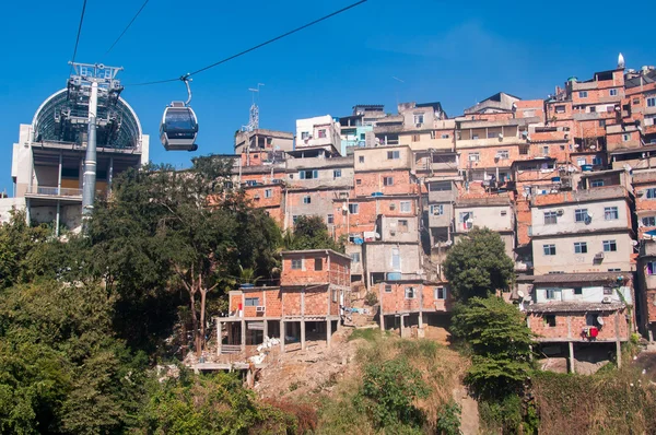 Teleférico en Favela de Río de Janeiro — Foto de Stock