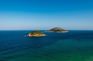 Okyanustaki Kayalık Adalar