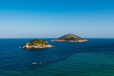 Okyanustaki Kayalık Adalar