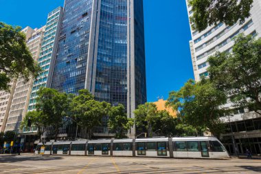 Rio de Janeiro 'da Rio Branco Bulvarı' ndaki VLT Tramvayı