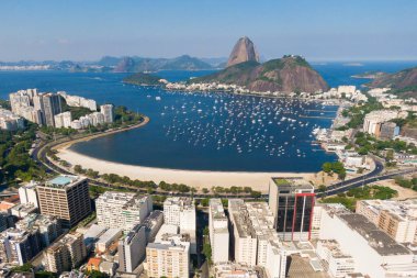 Rio de Janeiro, Brezilya 'daki Botafogo Sahili ve Şekerleme Dağı Havadan Görünümü