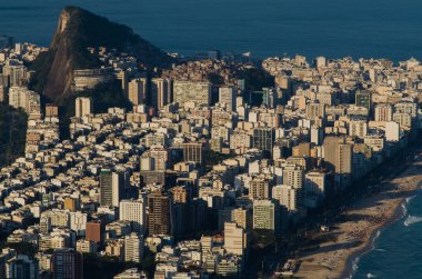 Rio de Janeiro, Brezilya 'daki dağdan Ipanema ve Leblon Sahili' nin havadan görüntüsü