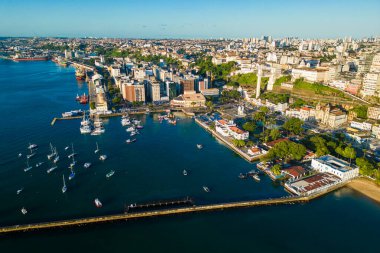 All Saints Körfezi boyunca Salvador City Sahili 'nin havadan görünüşü