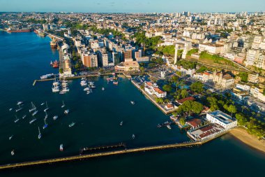All Saints Körfezi boyunca Salvador City Sahili 'nin havadan görünüşü