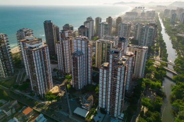 Yeni geliştirilen Condominium binalar İlçesi'nde son derece Americanized Barra da Tijuca Rio de Janeiro, Brezilya
