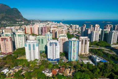 Rio de Janeiro şehrinde Barra da Tijuca Bölgesi 'ndeki konut binalarının hava görüntüsü
