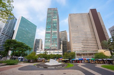 Rio de Janeiro şehrinin yüksek binaları ve ticari binaları.