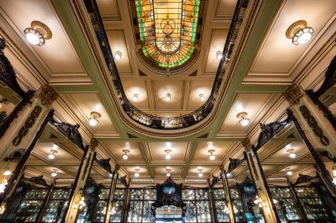 Rio de Janeiro, Brezilya - 12 Şubat 2026: Rio şehir merkezinde yer alan ünlü bir kafe ve simge olan Şekerleme Colombo 'nun İçi.